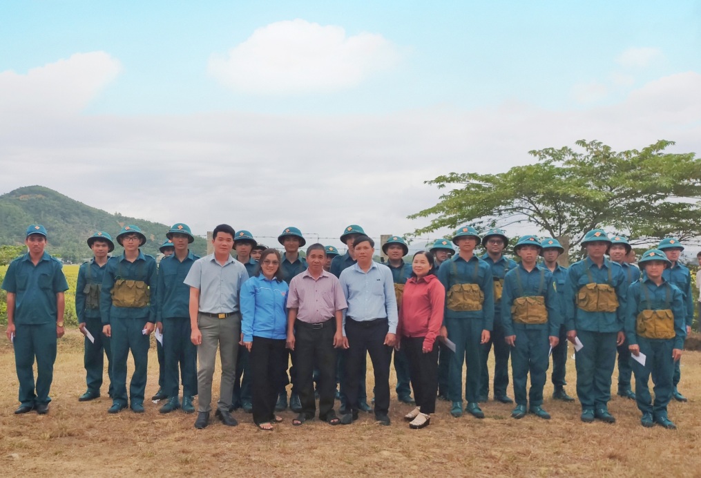 Phước Thuận: Lãnh đạo Mặt trận Tổ quốc và các đoàn thể của xã thăm hỏi, động viên lực lượng Dân quân tham gia huấn luyện năm 2024