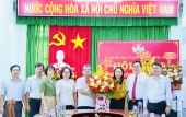 Lãnh đạo huyện thăm, chúc mừng Ủy ban MTTQ Việt Nam huyện