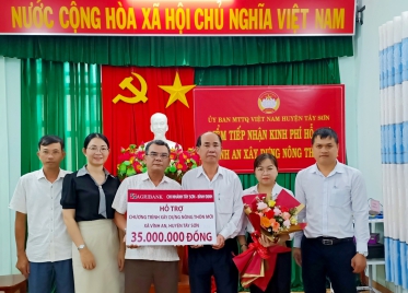 Huyện Tây Sơn: Tiếp nhận kinh phí ủng hộ xây dựng nông thôn mới