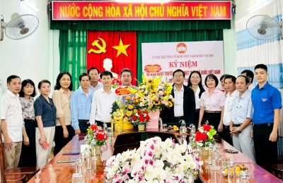 Huyện Tây Sơn: Lãnh đạo huyện thăm, chúc mừng Ngày thành lập Mặt trận dân tộc thống nhất Việt Nam