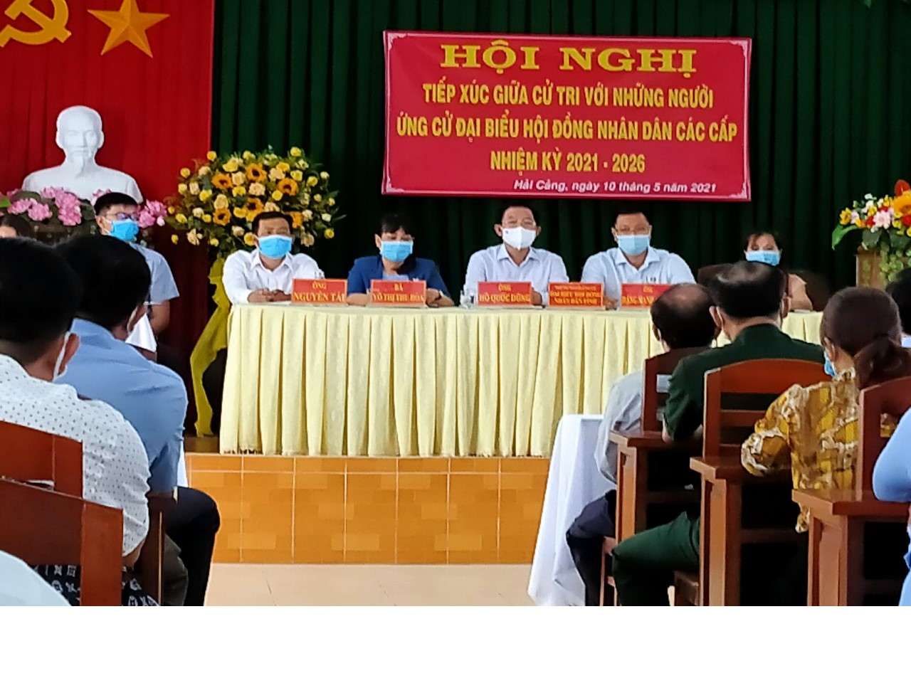 Quang cảnh Hội nghị tiếp xúc giữa cử tri với những người ứng cử đại biểu HĐND tỉnh và thành phố nhiệm kỳ 2021 – 2026, tại phường Hải Cảng