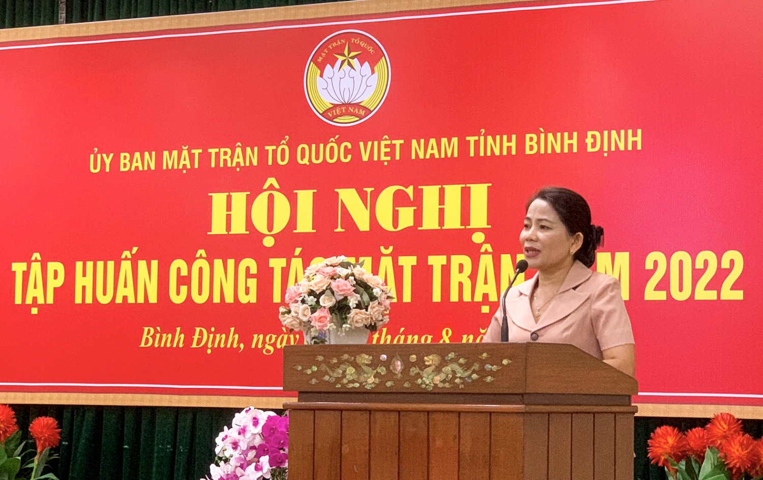 Bà Nguyễn Thị Phong Vũ phát biểu khai mạc Hội nghị tập huấn công tác Mặt trận năm 2022