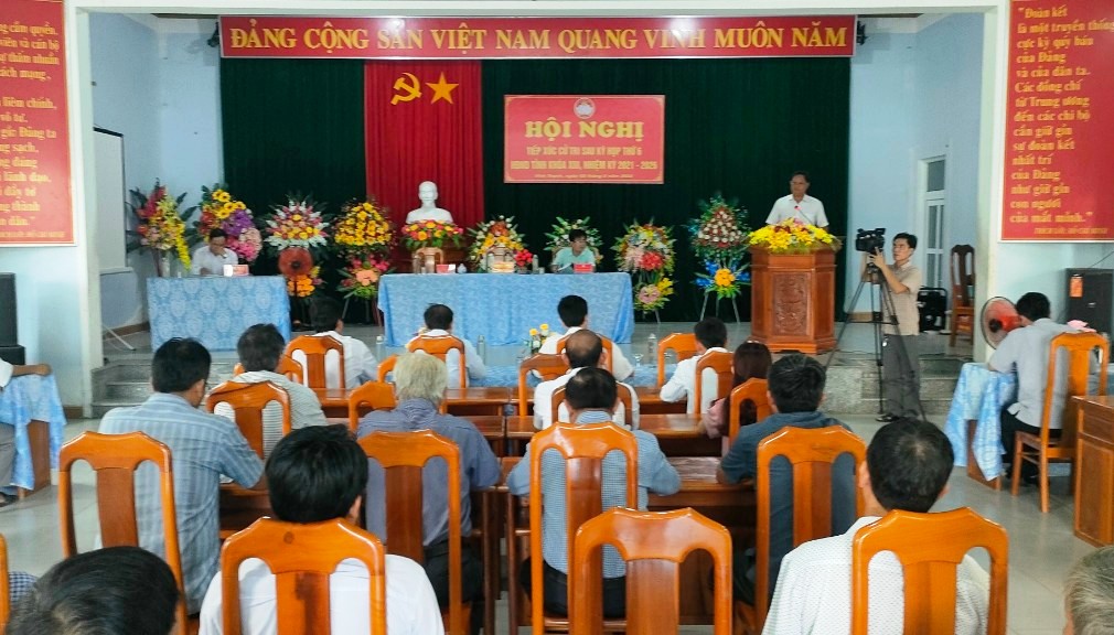 Quang cảnh buổi tiếp xúc