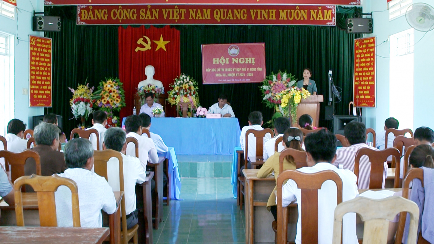 Quang cảnh buổi tiếp xúc