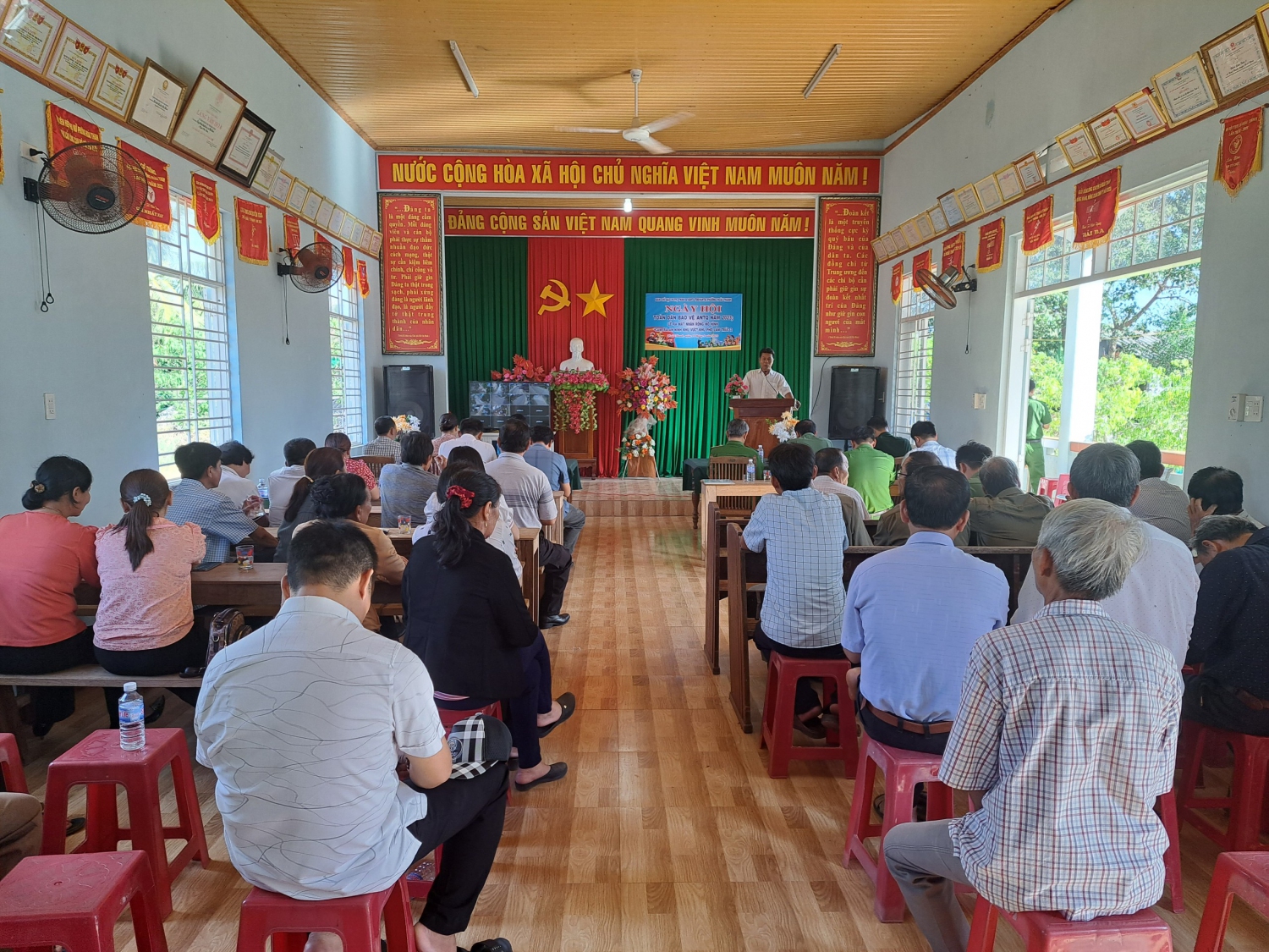 Quang cảnh Ngày hội