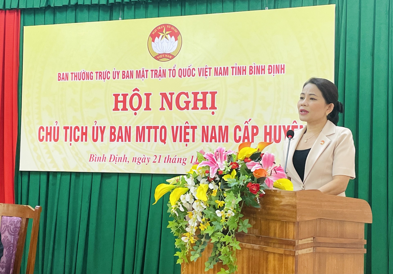 Chủ tịch Ủy ban MTTQ Việt Nam tỉnh Nguyễn Thị Phong Vũ phát biểu tại Hội nghị