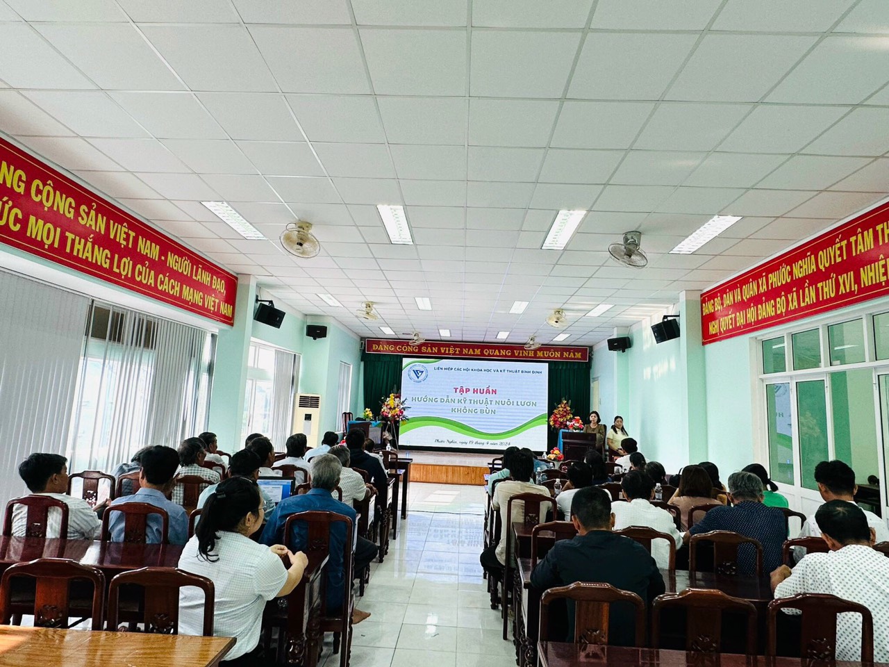 Quang cảnh buổi tập huấn